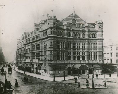 Palace Theatre, Cambridge Circus, Londen door English Photographer